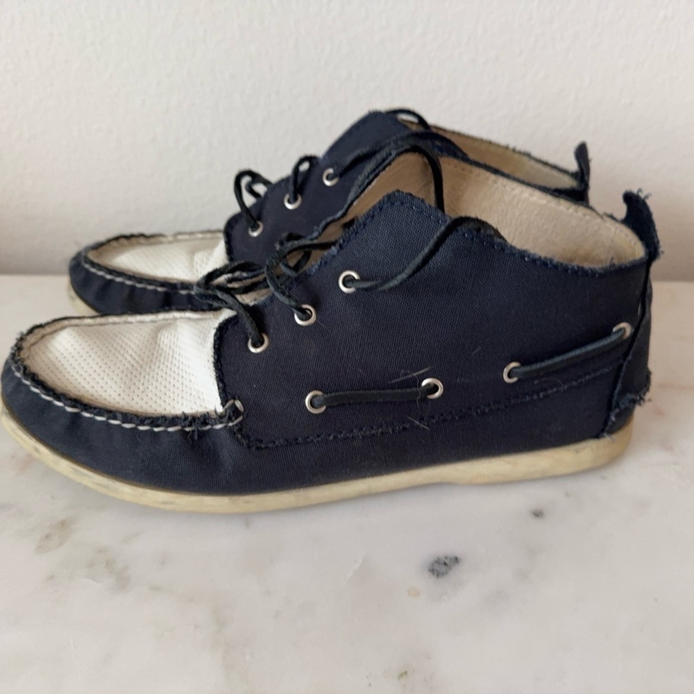 Generic Man - Men’s Size 10 Navy and White Casual Shoes - Picture 2 of 8